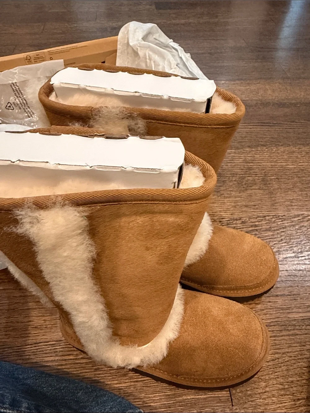 UGG Kids Chestnut (CHE) Tall Boots Box